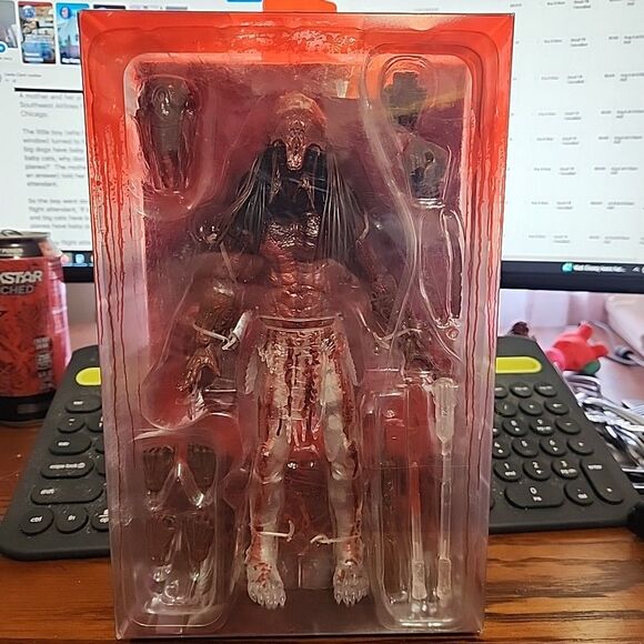 ULTIMATE BEAR BLOOD FERAL PREDATOR Prey 9" Scale Action Figure Neca MINT 2023 - Picture 1 of 6